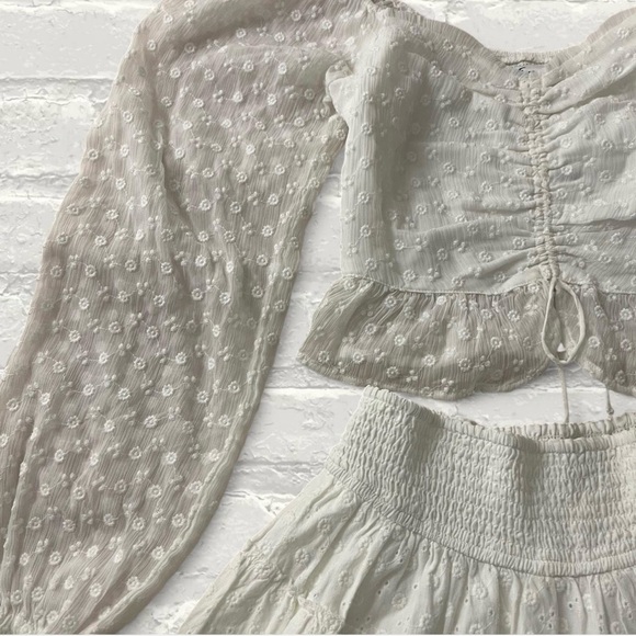 Hollister white lace top & skort set - Picture 3 of 6